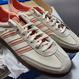 NEW Adidas  Handball Special  'cream  peach Size women 10 US